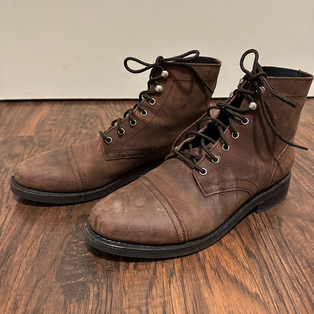 Women’s Thursday Boot Company, boots style “Captain”.